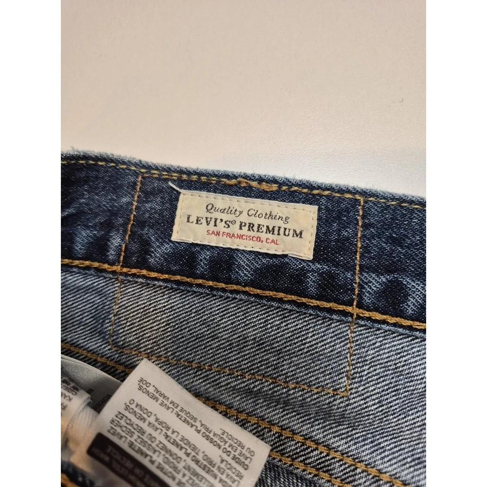 Levis 551 Z Premium Jeans Mens 34x32 Blue Straight Leg Relaxed Denim Medium Wash